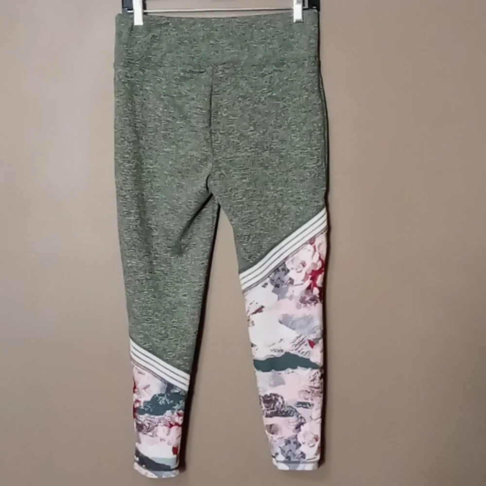 Justice Gray Leggings w Flower Legs Size 18Plus - Picture 2 of 7